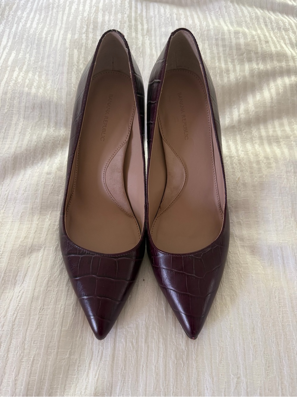 Vintage Banana Republic Women's Burgundy Croc-Embossed Pointed-Toe Heels